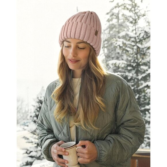 Women’s Light Pink Winter Fleece-Lined Chunky Knit Beanie Snow Hat Cap